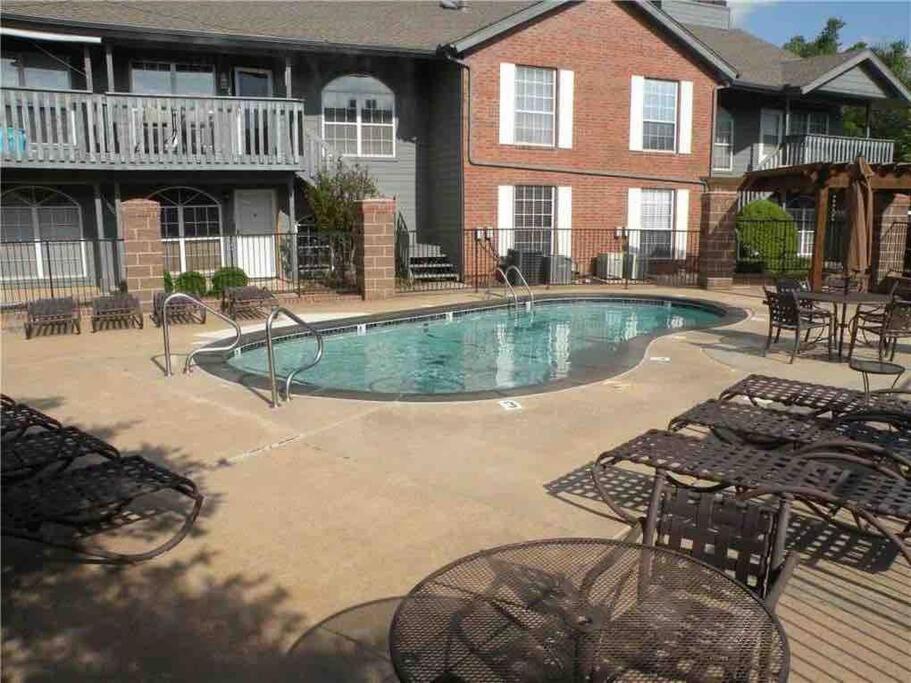 Great Lower Level 1-bedroom On Scenic Bluff Creek Park Apartment
